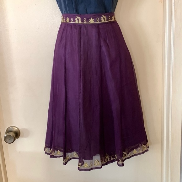 Beautiful A/Z Well 100% silk skirt size S - Picture 1 of 6